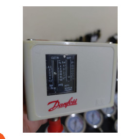 بريشر سويتش ( فلوماك ) اوتوماتيك دانفوس بولندي 7.5 بار